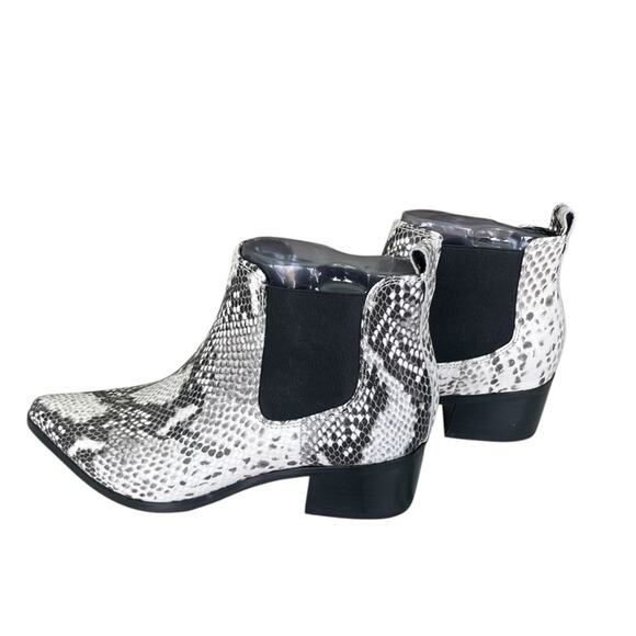 Blondo Emelia Waterproof Pointed Toe Stacked Heel Faux Snakeskin Booties Size 8M - Picture 4 of 7